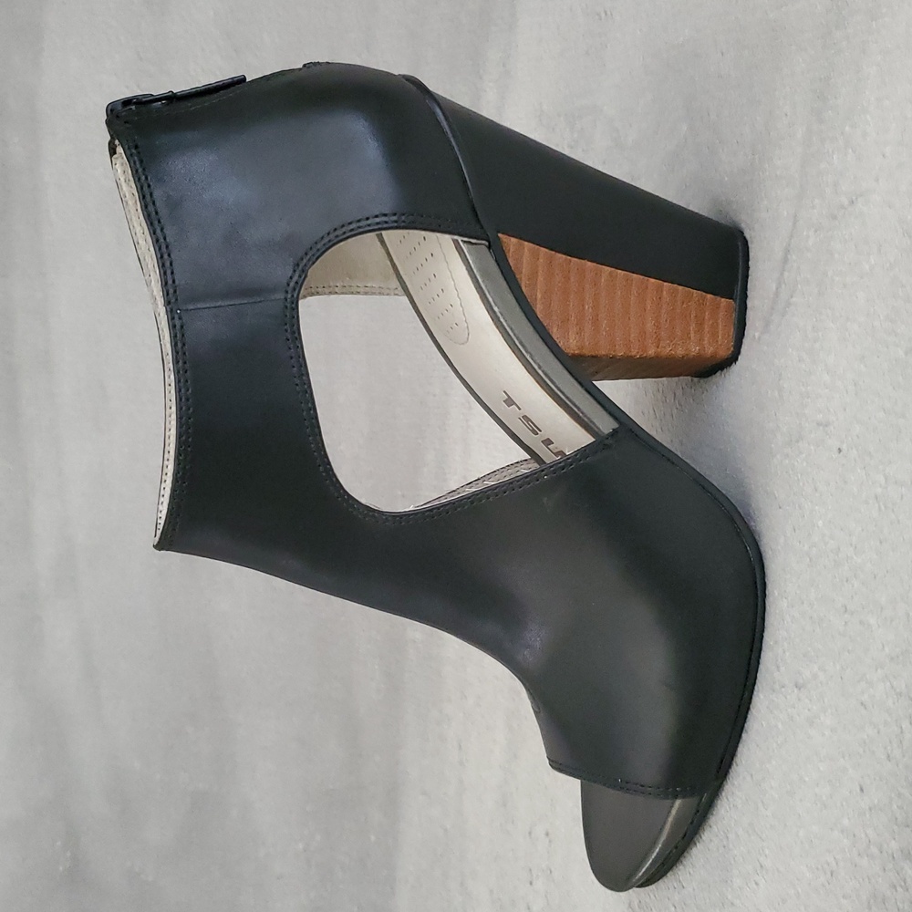 TSUBO Black Leather Cut Out Peep Toe Wooden Chunky Heel Booties SIZE: 5